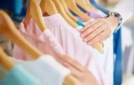 梦见买新衣服穿 梦见买新衣服穿 梦见买新衣服