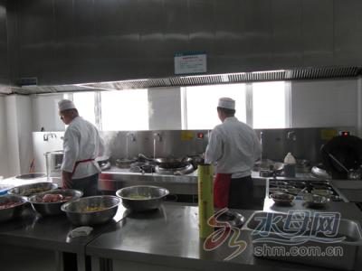 学校食堂明厨亮灶 国内餐饮业将走明厨亮灶 学校食堂是第一批