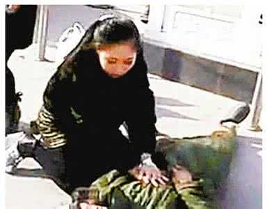 被盯上的女神天使乞丐 乞丐是失去帽子的天使