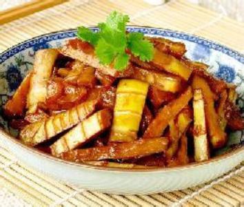 油焖笋的家常做法 油焖笋的做法 油焖笋的做法,油焖笋怎么做好吃,油焖笋的家常做法