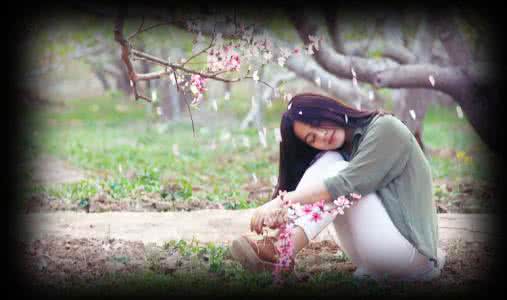 为你读英语美文 亲爱，今夜为你抚琴，伴月不眠【情感美文】