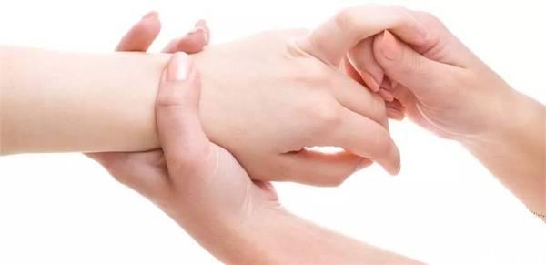 中医切脉的部位在 中医一绝:这个部位,轻轻捏一捏,30天后竟有这样的奇效!