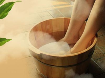 艾叶和生姜泡脚的禁忌 生姜泡脚都有哪些好处呢 生姜泡脚禁忌