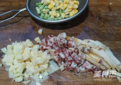腊味竹筒饭 【详图细解】竹筒腊味蒸饭的做法