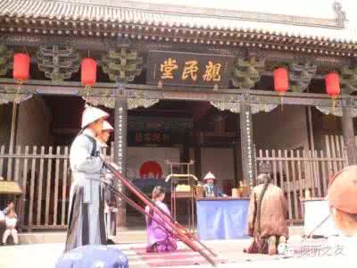 击鼓鸣冤 击鼓鸣冤 古代击鼓最初不是为鸣冤 原意提醒县太爷下班了