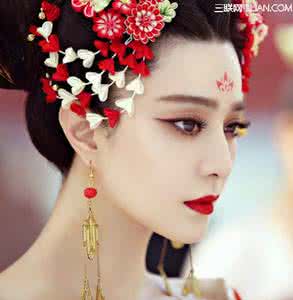 很火的韩式咬唇妆画法 2015最火武媚娘妆画法