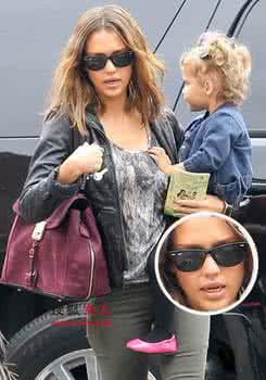 明星出街 明星素颜敢出街 选对墨镜面子大