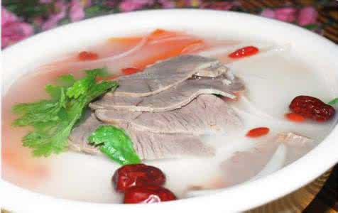 炖羊肉汤的家常做法 炖羊肉汤的家常做法 这样做羊肉汤更鲜美