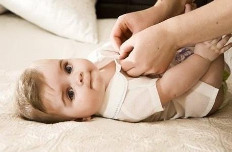 月经期输液治疗妇科病 月经期输液治疗妇科病 经期总往厕所跑小心这种妇科病