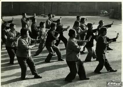 时代南湾罕见景观 毛泽东时代农民开展健身运动的罕见照片（组图）