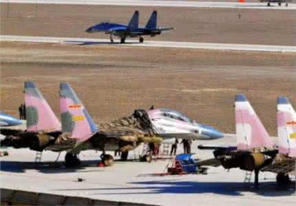 日韩40余战机紧急升空 2015年亚洲战机进入隐身时代 美日韩围堵解放军