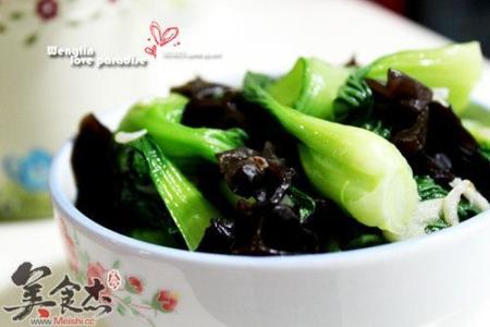 蒜香油菜 蒜香油菜木耳的做法