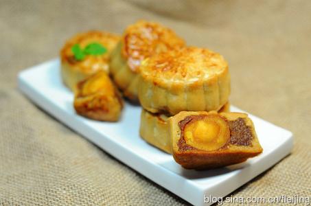 椰蓉蛋黄酥 焦糖椰香蛋黄月饼