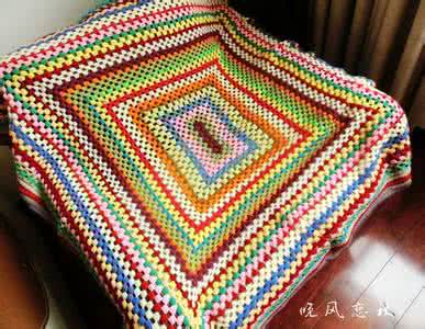 毛线钩编婴儿抱被毯子 YU钩编旧T恤条加毛线毯垫 --附详细过程