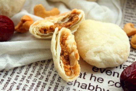 肉松酥饼的做法 酥的掉渣——肉松酥饼(18个)