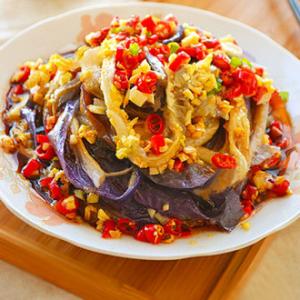 手撕蒸茄子的家常做法 【手撕茄子】小窍门蒸出不变色茄子