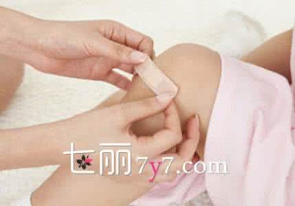 手烫伤起泡了怎么处理 手被烫伤起泡怎么处理?烫伤的急救处理方法
