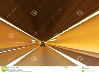 在高速，速度再快都不牛，能安全把握速度才是真本事？