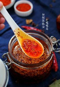 凉拌菜的辣椒油 夏日凉拌菜的灵魂『秘制辣椒油』_暖暖尚