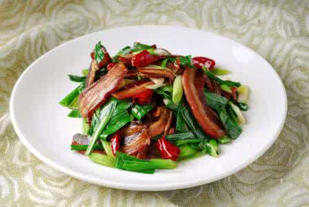 四川蒜苗炒腊肉的做法 蒜苗炒腊肉