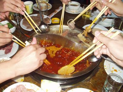 吃火锅头发有味道 吃火锅衣服上有味道 冬天吃火锅衣服没味道的妙招!