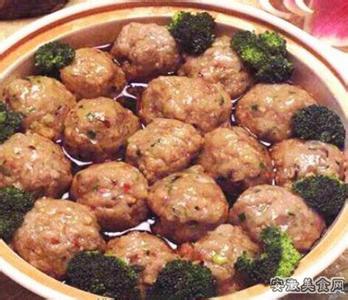 荠菜圆子 特色小吃:荠菜圆子