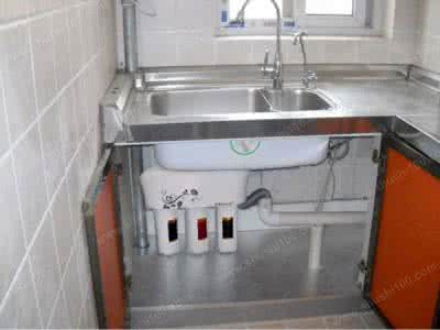 厨房净水器安装效果图 家用厨房净水器 家用净水器如何安装
