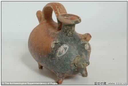 小猪佩奇吃意大利面 意大利古墓内发现2400年前小猪造型赤土陶奶瓶