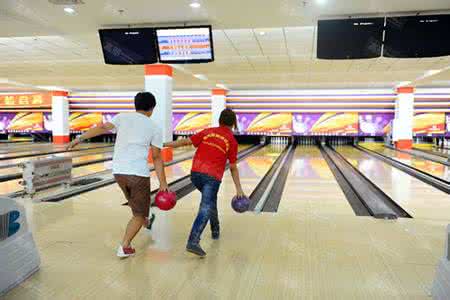 打保龄球的技巧 打保龄球的几种技巧