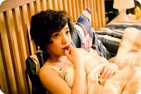 女朋友撩我就是不让睡 明明是你先撩 他明明有女友，为什么还来撩我？