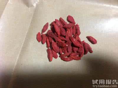 黑枸杞软黄金 那么免洗枸杞真是免洗 黑枸杞真是“软黄金”吗 你会选择它吗