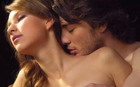 被别人摸胸有什么好处？为了自己，女人一定要看…男人更加要学习