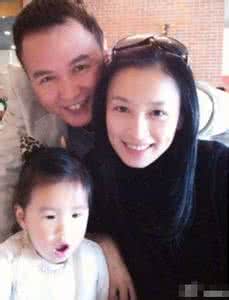 张庭新浪微博 【张庭新浪微博】张庭微博首晒爱子萌照小家伙可爱似妈妈_张庭新浪微博