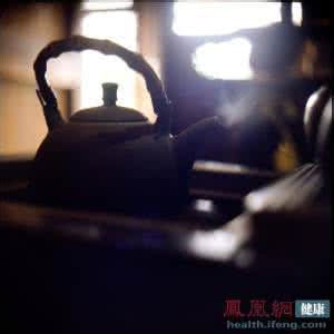 开水重复烧有害吗 这里面的技术大有讲究 烧开水大有讲究-喝错会早衰甚至致命