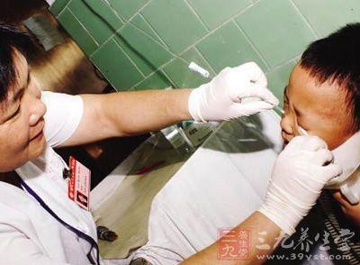 过敏性结膜炎 每当春暖花开时少儿要防过敏性结膜炎