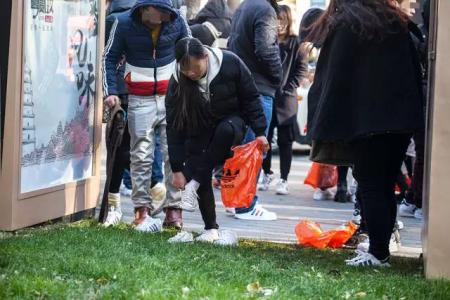 北京三里屯yeezy yeezy 750 boost 发售 直击三里屯 耐克Yeezy 350 Boost V2 发售现场