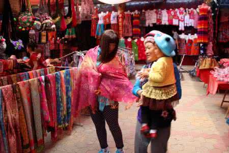 云南大理又现闹婚 云南大理又现闹婚 80、90后的新婚人游走在云南大理的记忆~