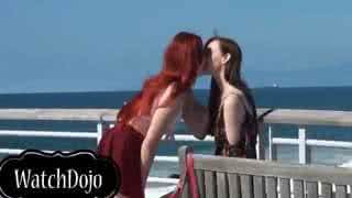 杭州女司机翻车身亡 身着比基尼的女司机教你街头Kiss妹纸……