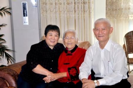 郑州大学刘章锁副院长 郑州大学报刊登南振中院长文章《母亲留下的“非物质型传家宝”》