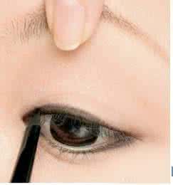 如何画好眼线 如何画好眼线 眼线要如何画