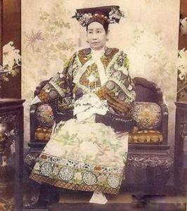 爱新觉罗家族现状 看清朝灭亡后 爱新觉罗家族是如何“软着陆”的