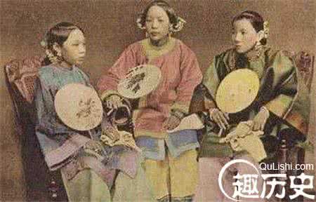 玫瑰化妆品 护肤美颜化妆品 后宫女人们的生活 用宫粉玫瑰露护肤美颜