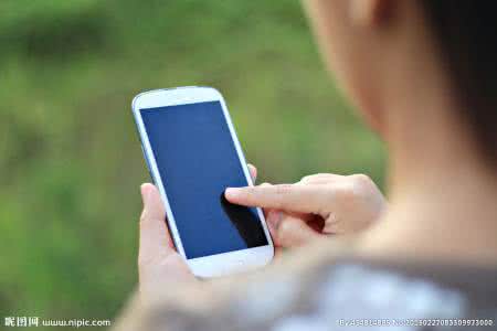 贪玩智能手机失明 别说你会玩智能手机