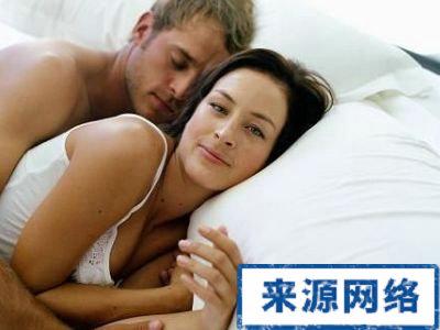 上班没事做很尴尬 说说你第一次有多尴尬 第一次性爱 做哪些事避免尴尬