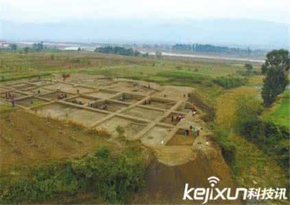 殷墟遗址墓葬分布图 四川发现先秦遗址 墓葬众多考古价值极大