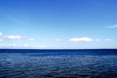 海水为什么是咸的 海水为什么是咸的 选取一种自然现象,如“雷声为什么比闪电慢”“海水为什么是咸的”“天空为什么是蓝的”等,写一篇短文阐述