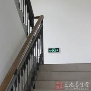 疏散门不应正对楼梯段 养生精选 中年女性为何不应常走楼梯