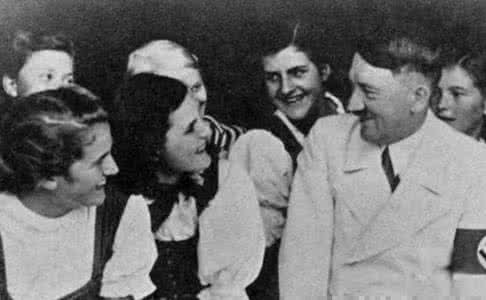 坐享齐人之福 希特勒绝密私照曝光 享齐人之福