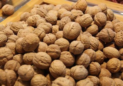 民间妙方秘方治 疝气 【秘方集锦】一张图推荐《妙方核桃:竟是治疗结石的有效奇药!》