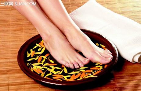 用醋泡脚的好处 冬季养生食醋泡脚的好处及注意事项